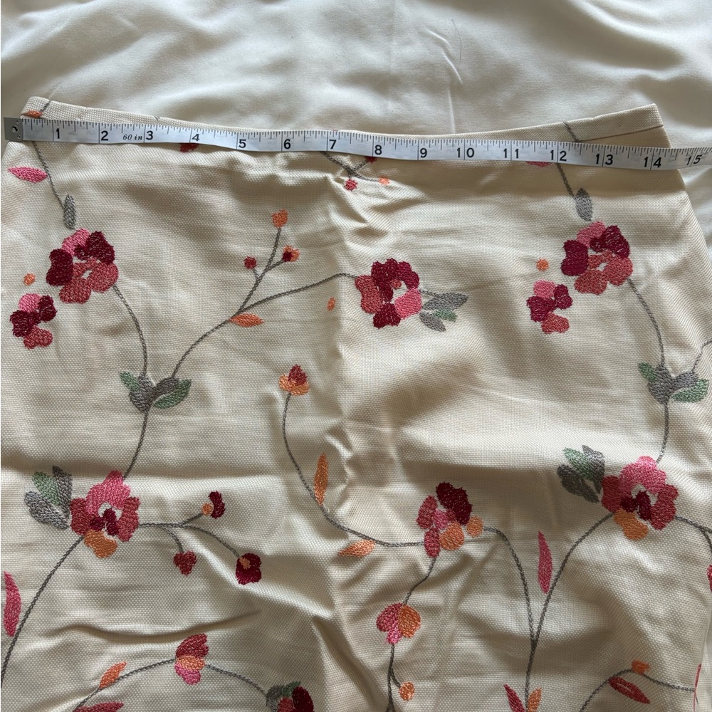 LOFT Women 4 Petite Floral Embroidered Ivory Cotton Silk Twill Knee Length Skirt - Picture 8 of 8